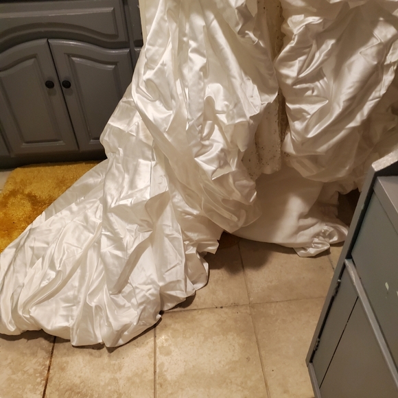 Maggie sottero size 0 never been worn - Picture 4 of 7